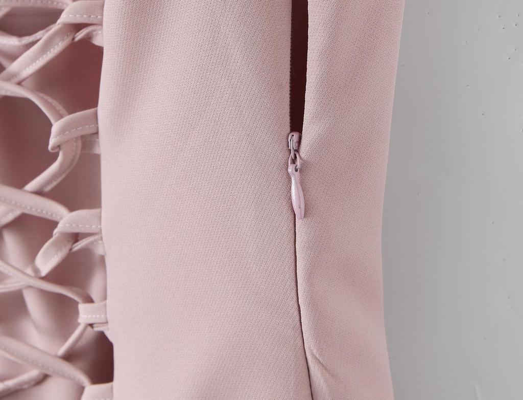 Damen Schnür-Schmal geschnittenes Knitter-Spaghetti-Trägerkleid - Frühling Europäischer/Amerikanischer Stil in Rosa und Cremeweiß.