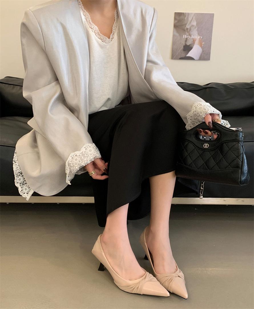 

Leather version~ pointed temperament pleated light mouth low heel single shoes women commuter one pedal French evening wind Mary Jane shoes 39 розовый