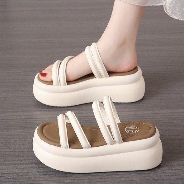 Small man with thick soles and two sandals for women to wear outside 2025 summer new fairy wind heightening slippers muffin beach shoes