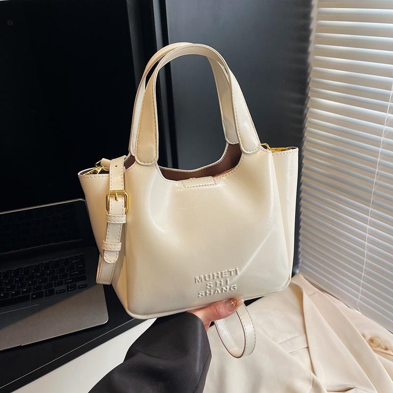 Super Fire Small Bag Women's Spring and Summer Versatile 2025 New Simple Messenger Bag Women's Popular Bucket Bag This Year