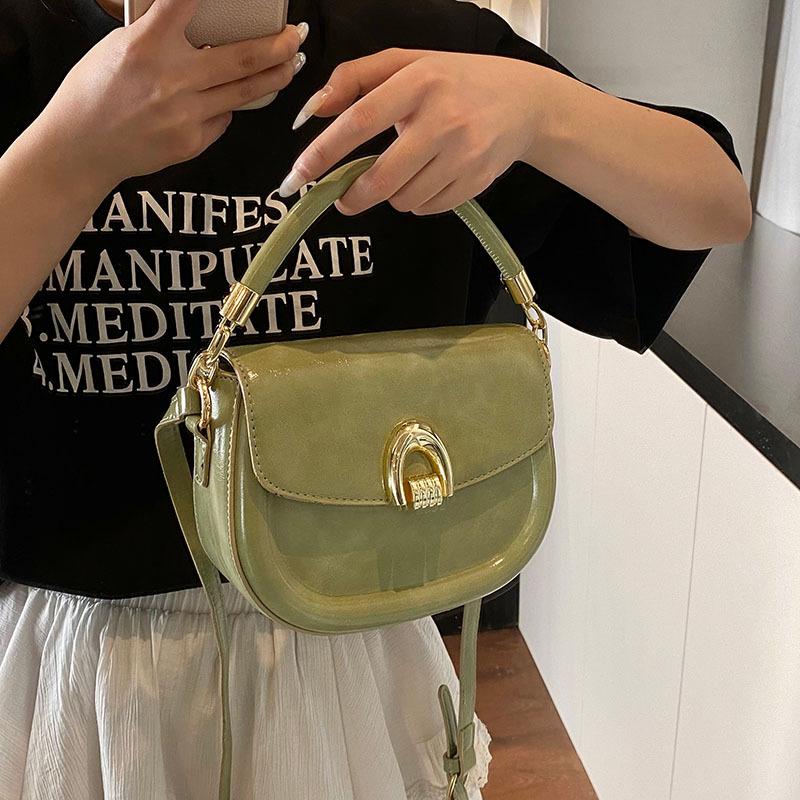 Korean ins fashion hand carry saddle bag 2025 spring and summer new simple and versatile shoulder bag premium messenger bag