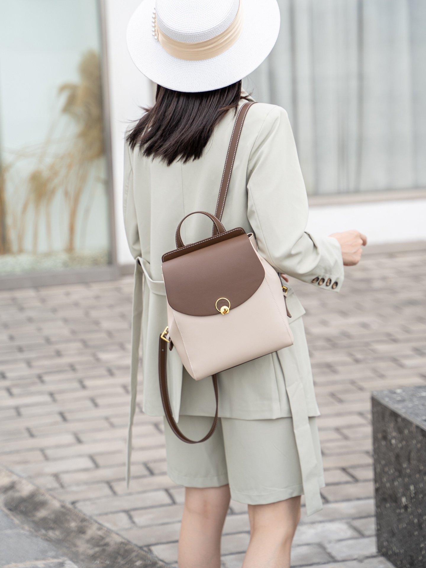 

Женский рюкзак новый повседневный большой вместимости универсальный дорожный школьный рюкзак модный контрастного цвета из коровьей кожи рюкзак для поездок на работу слюда