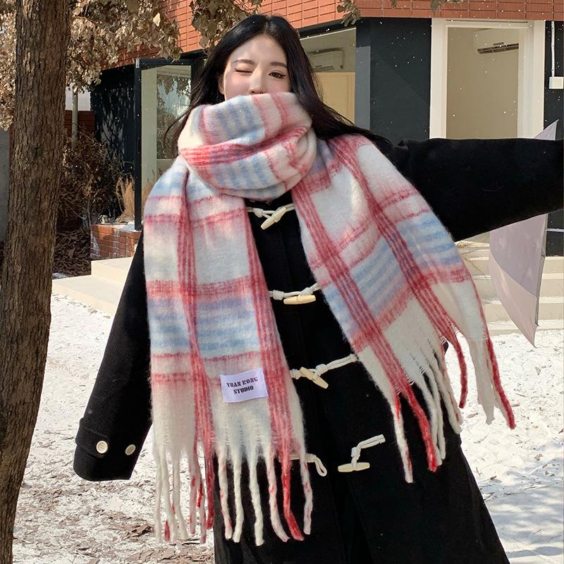 Mohair kleiner frischer karierter Schal Damen Winter hoher Sinn Koreanische Version vielseitig langer Schal warm und kalt mit Mantel