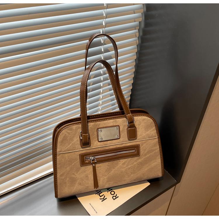 

Модный дизайн нишевая сумка подмышку женская 2025 новая ретро большая вместимость рюкзак для поездок на работу на плечо коричневый