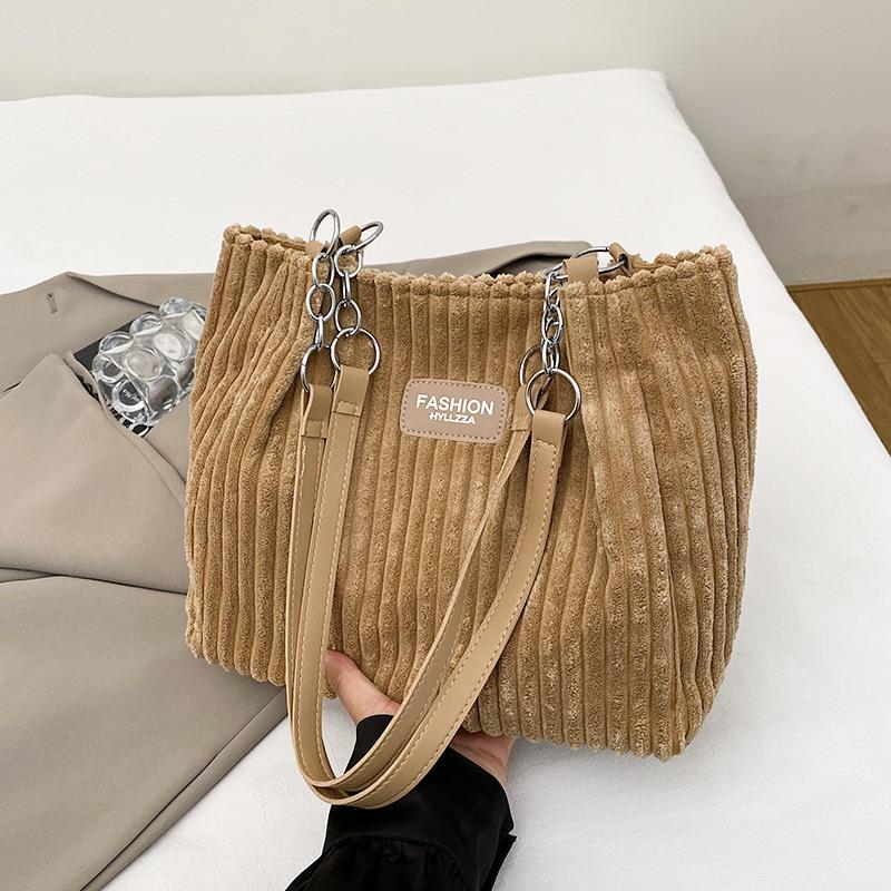 

Large capacity velvet chain underarm bag tote bag women s bag autumn trend shoulder commuter bag коричневий