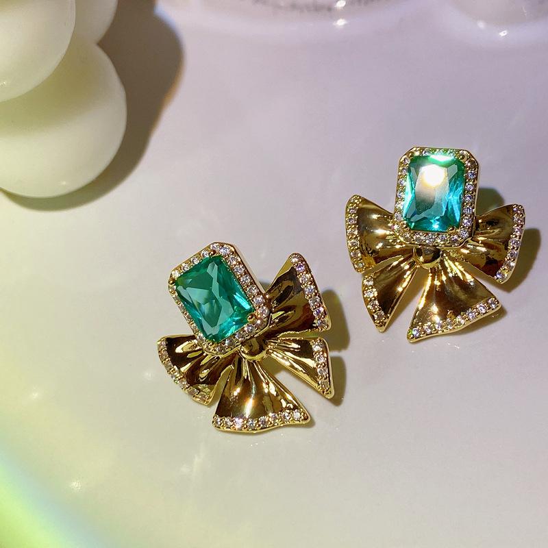 

Высококлассные, сладкие квадратные алмазные серьги из циркона, простые и роскошные разносторонние серьги с темпераментом