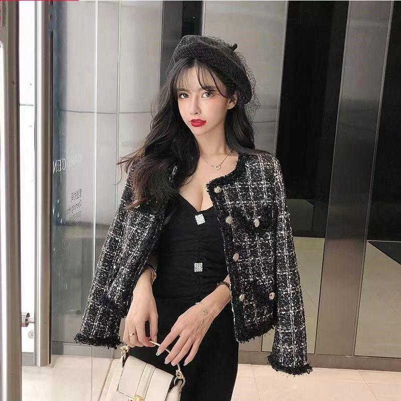 Fashionable Short Coat for Women  Elegant Black Plaid Blazer