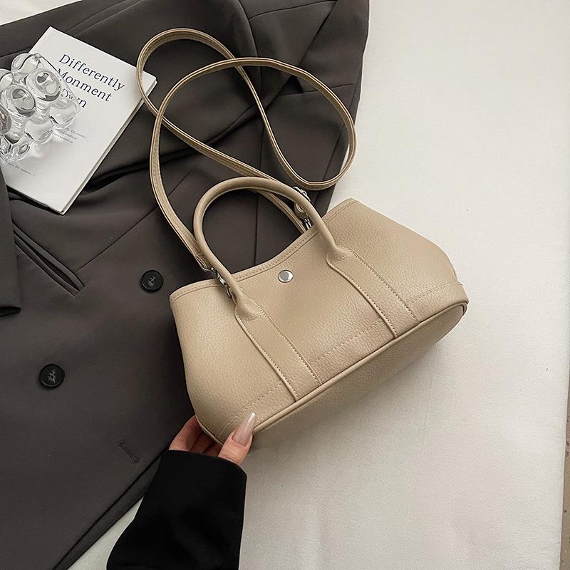 Casual hand bucket bag women's 2025 new fashion versatile shoulder bag high-end messenger women's bag