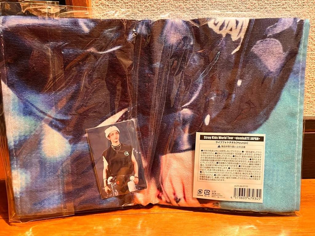 [USED] Stray Kids Hyunjin Live Photo Towel with Trading Card