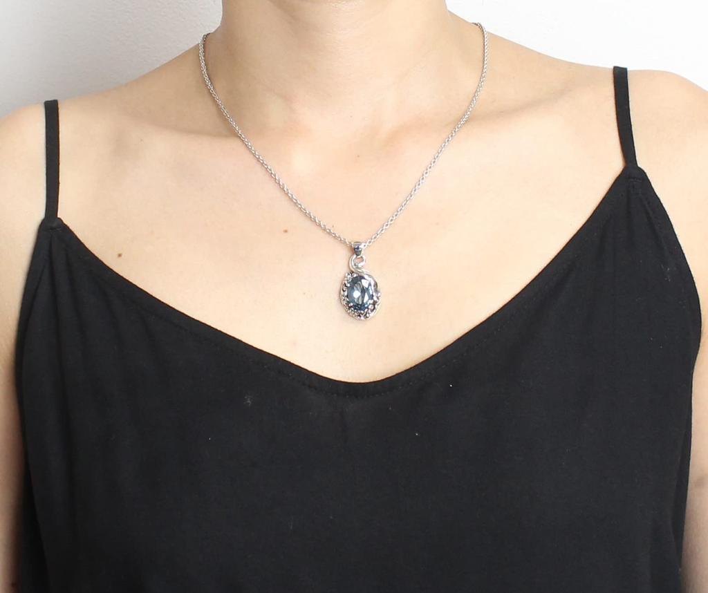 Good Vibrations Cat Zirconia Pendant