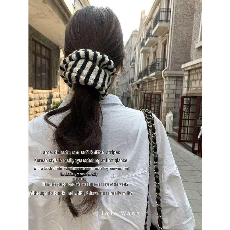Kore Siyah Beyaz Örgü Çizgili Scrunchie - Sonbahar/Kış Yün Saç Tokası