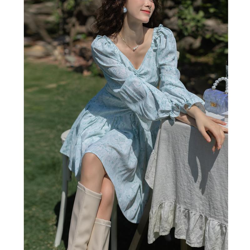 

Mishow Базовое платье для женщин Весна Лето Корейский стиль Фонарик Рукава Империя V-образный вырез гофрирование Цветочное платье Женская одежда MXB21L0645