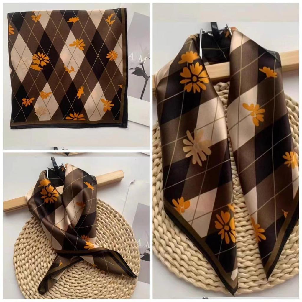 Eleganti Foulard di Seta da Donna Con Centinaia di Camicie, Assistenti di Volo, Decorazione Professionale, Protezione del Collo, Foulard, 70 Foulard Quadrati Piccoli.