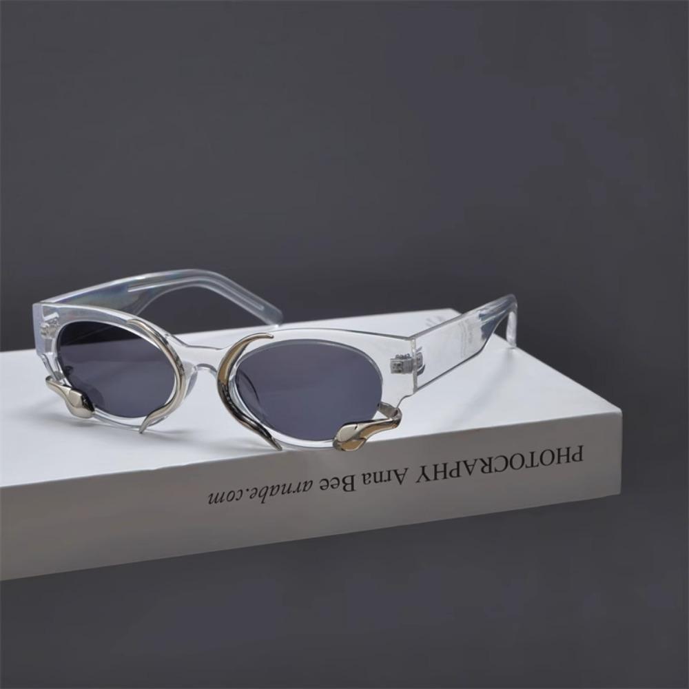 

1Pc Retro Small Frame Three-Dimensional Snake Spicy Girl Personality Street Photo Trend Men And Women S Sunglasses Shades
