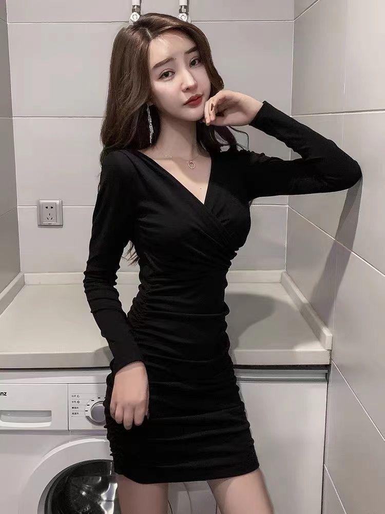Korean Style V-Neck Slim-Fit Elegant Hip-Hugging Base Layer Dress for Women, New Autumn/Winter Arrival