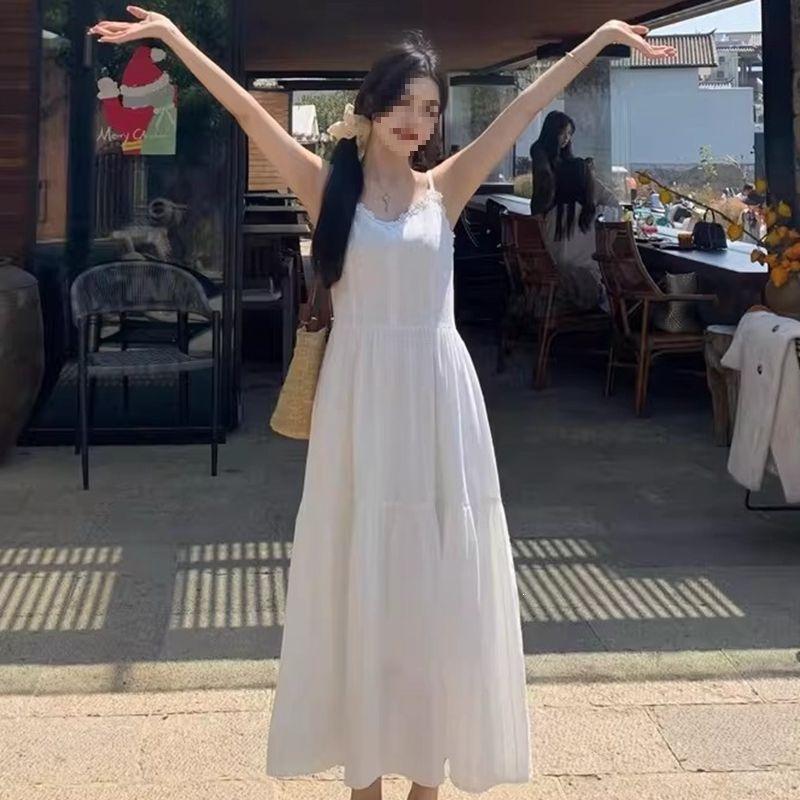 The original practice has a white French suspender dress inside, women's high-end sense, foreign style, first love, waist and thin skirt.
