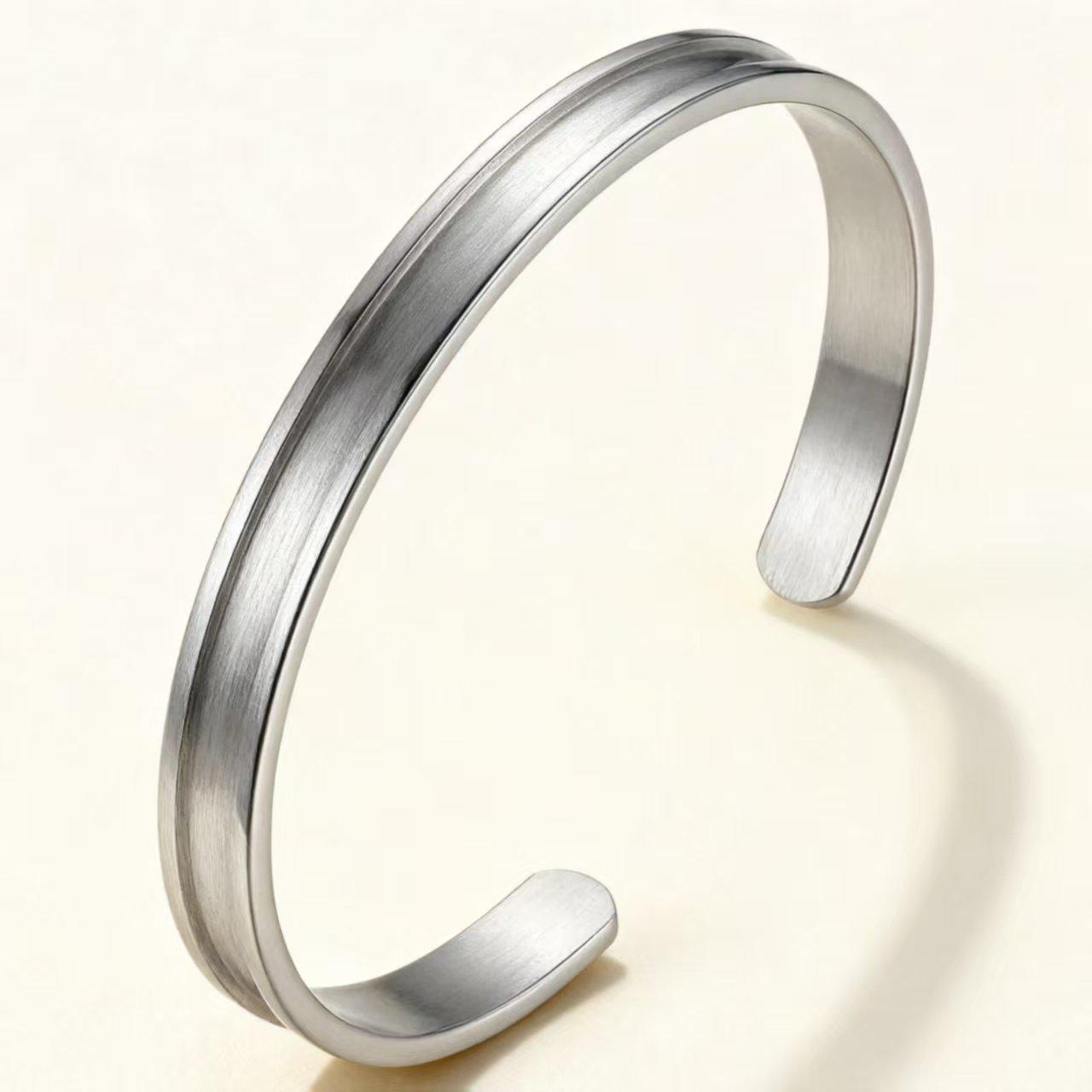 High-End Women s Black Stainless Steel Star Bracelet - Titanium Steel Jewelry