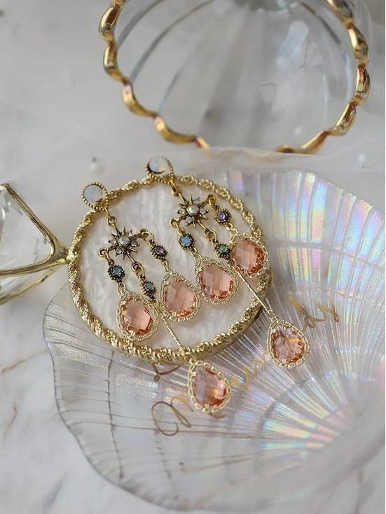 Exquisite Zircon Tassel Earrings: Sparkly, Versatile, Minimalist Design with Light Luxury Appeal.