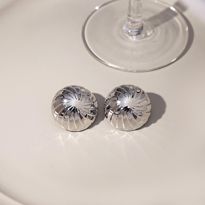 Retro Geometric Metal Stud Earrings, Simple Wave Texture Hong Kong Style Earrings, Niche High-End Square Earrings.