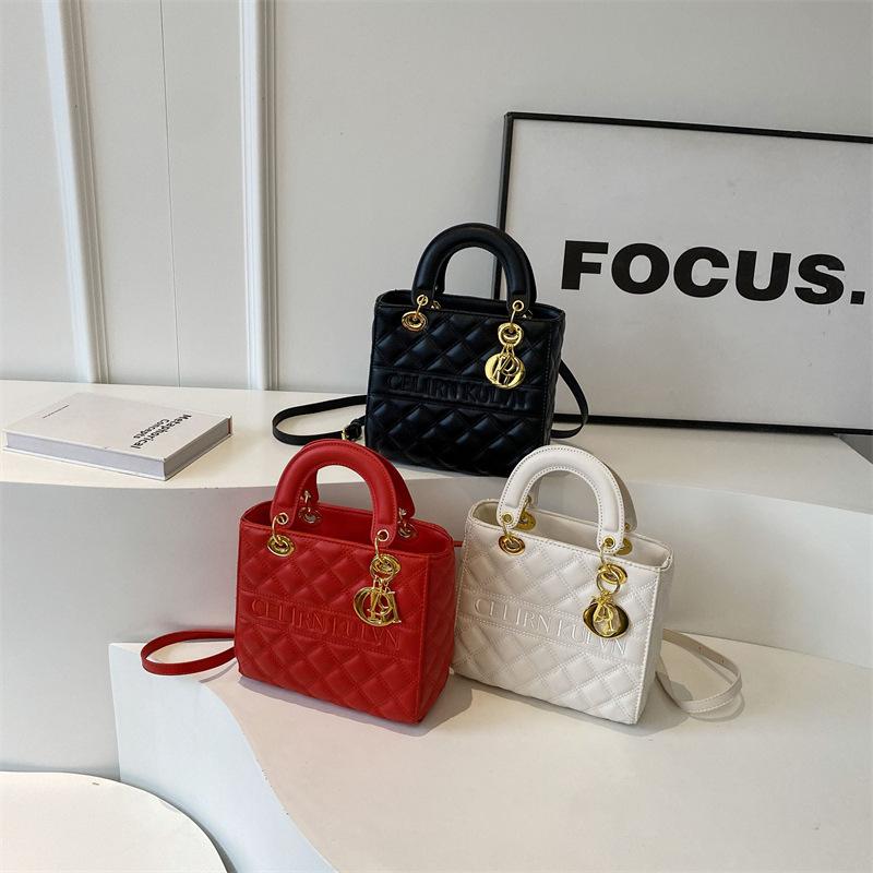 New Style Bags with A High End Look Also New Style Versatile and Popular Quilted Handbags for Cross Body and Single
