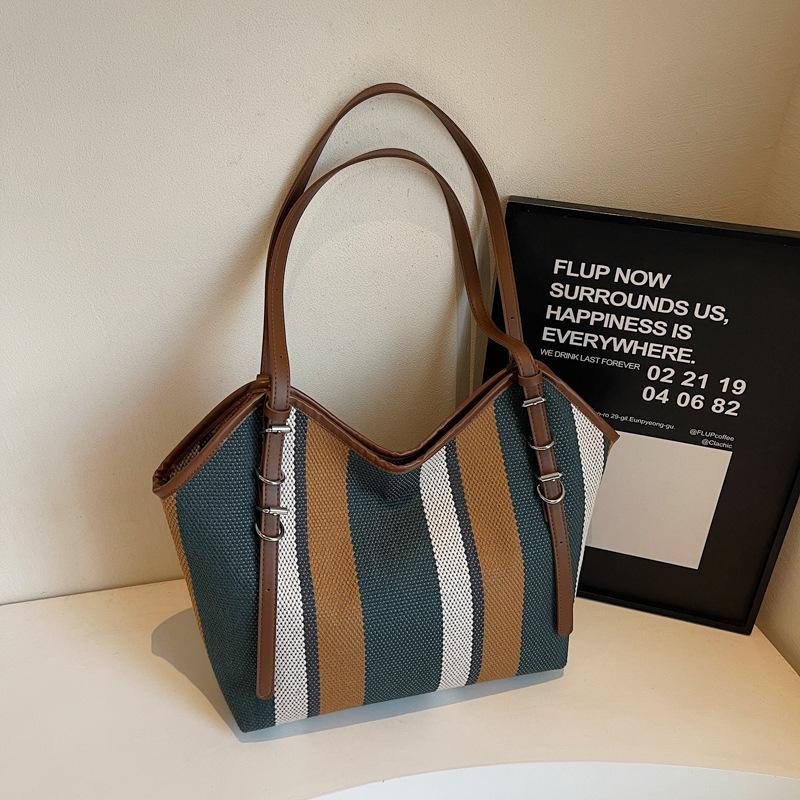 

Korean version of large-capacity women s shoulder women s bag winter new simple vertical striped casual tote bag fashion handbag зелений