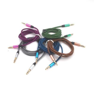 Buntes 3,5mm Geflechtmetallgehäuse Audiokabel - Stecker auf Stecker AUX-Verbindung