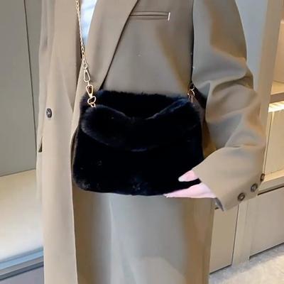 Simple Faux Fur Tote Bucket Bag Metal Chain Crossbody Bag For Women's Daily Casual Use Plush Bag Furry Purse MIT