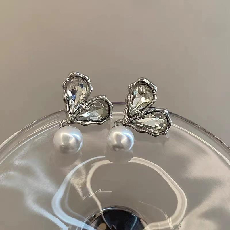 Cercei cu Perle Argintii cu Diamante - Design Elegant de Nișă pentru Femei