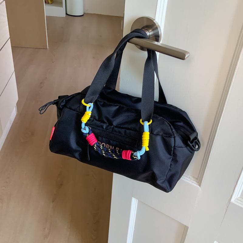 

Nylon cloth bag women s large-capacity new summer versatile messenger bag niche commuter pillow bag чёрный