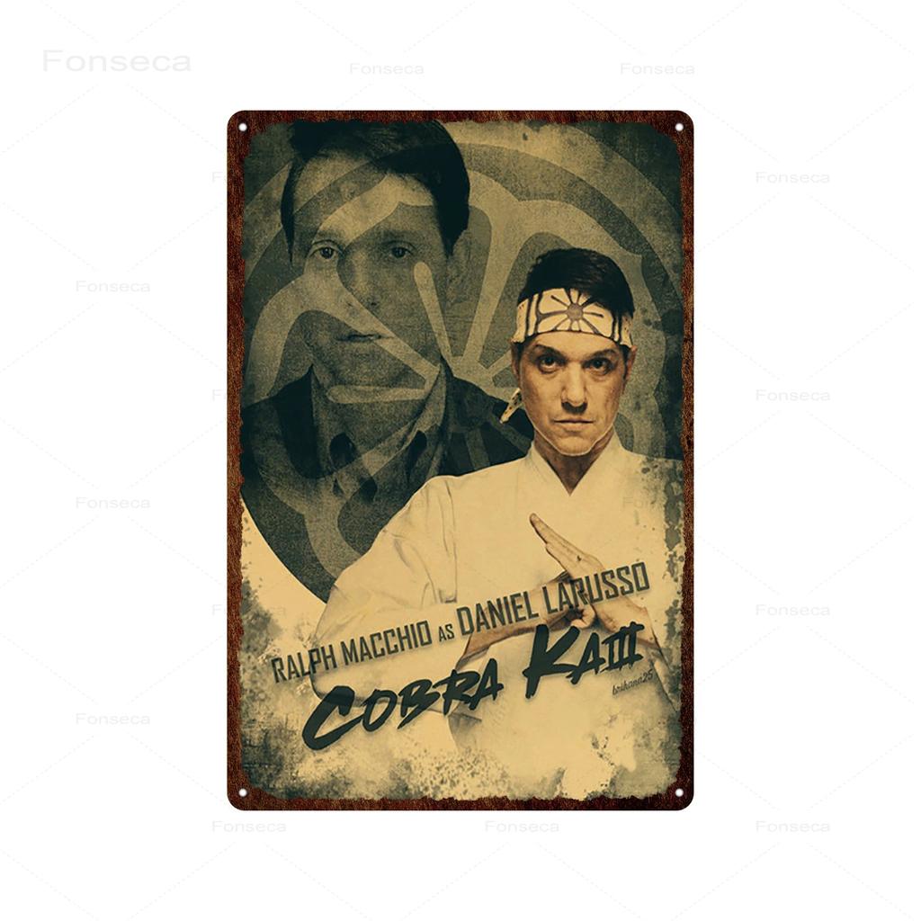 Klasický Kung Fu Komediální Film Kovové Plechové Značky Cobra Kai Retro Umění Nástěnná Samolepka Plakát pro Bar Místnost Domácí Dekorace Plechové Tabule