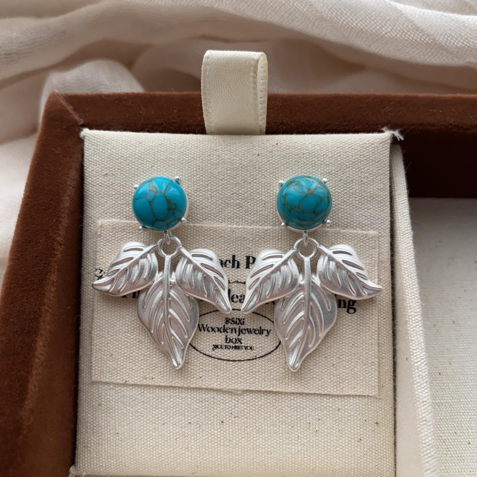 

Leaf turquoise pendant earrings new cold wind temperament advanced leaf texture exquisite light luxury versatile earrings