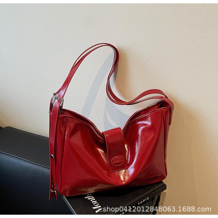 

Повседневная мягкая сумка-мессенджер большой вместимости для поездок на работу женская 2025 новая популярная универсальная сумка-мессенджер модная плечевая сумка-тоут красный