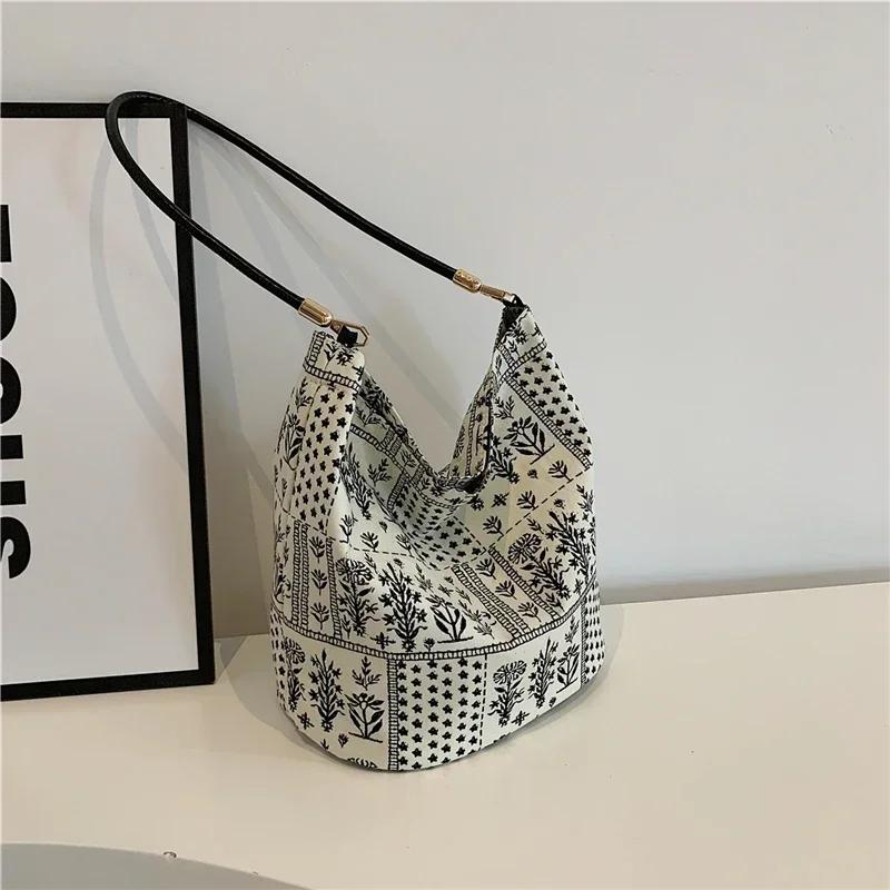

Сумка из холщовой ткани с принтом для женщин, элегантная и универсальная, большой вместимости, свежая и милая, качающаяся сумка через плечо