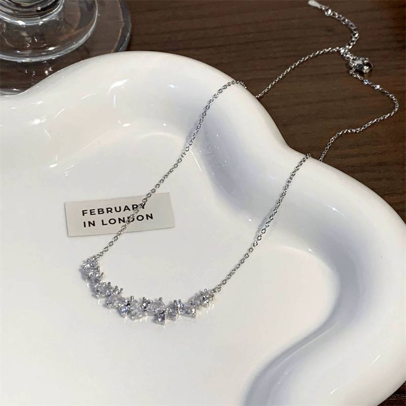 Wisteria Flower Series Necklace Female Titanium Steel Does Not Fade Light Luxury Niche Exquisite Wisteria Flower Element Decoration