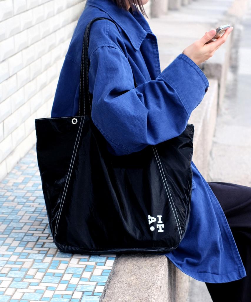 Ita T1 Stitch Shoulder Bag - Black