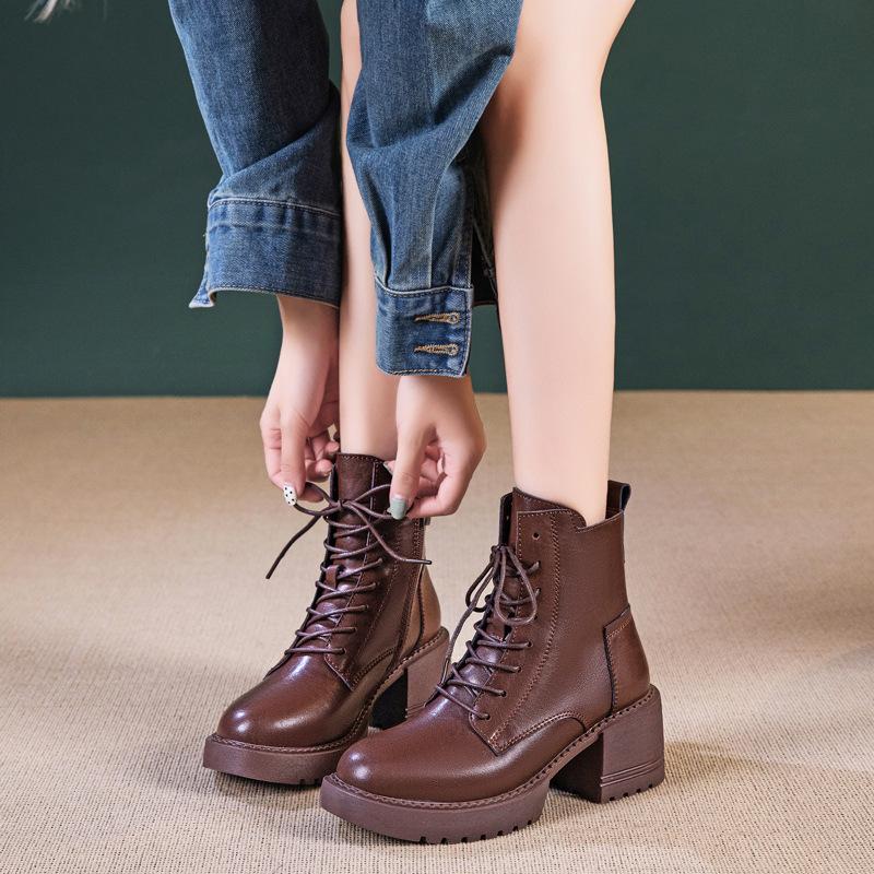 

Кожаные ботинки Мартин на платформе женские 2025 новые женские ботильоны на высоком толстом каблуке в британском стиле весенне-осенние одинарные ботинки зимние с бархатом 40