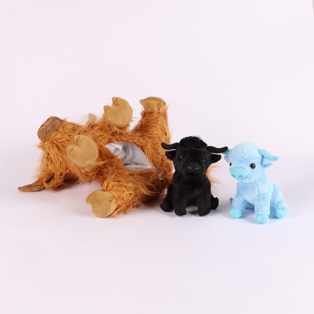 Skotský náhorní skot, Rodina tří, Skládá se z krávy, krávy a plyšové hračky