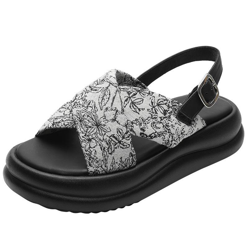 Sandalen im nationalen Stil Damen Plateau neue chinesische Art Sommer neu Retro runde Zehenpartie flache Sohle ethnischer Stil Outdoor-Bekleidung Strandschuhe