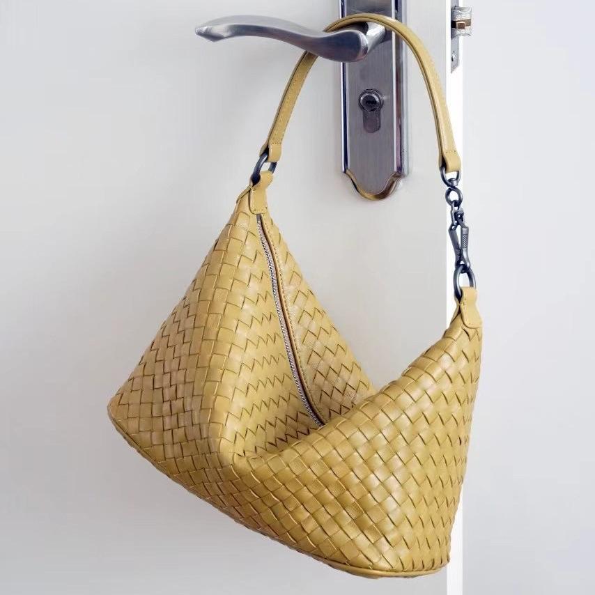 2025 New Sheepskin Woven Lunch Box Bag One Shoulder Underarm Dumpling Bag One Shoulder Crossbody Handbag Minimalist Hobo Bag