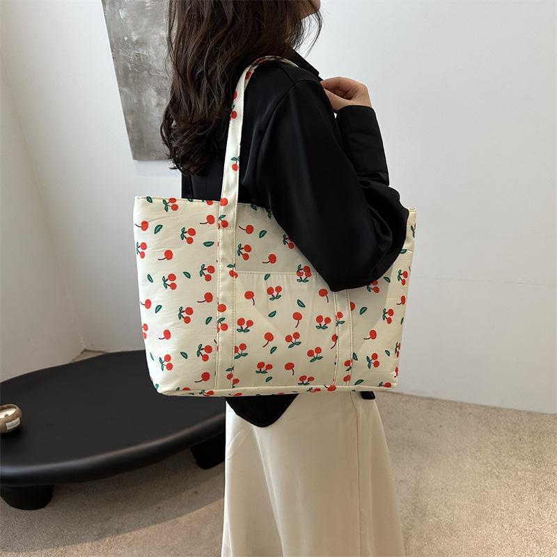 Spring New Portable Tote Bag Large Capacity Beautiful Simple Fashion College Style Casual Personality Shoulder Bag