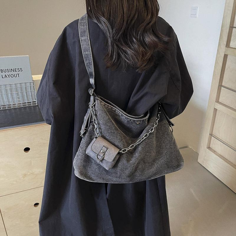 

Зарубежный заказ джинсовая сумка женская новинка 2024 года осень-зима сумка через плечо большой вместимости сумка-тоут класс пригородная сумка-мессенджер чёрный