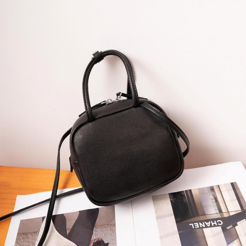 Korean Niche Small Square Bag All-match Shoulder Cowhide Design Female Portable Underarm Makeup Box 16cm