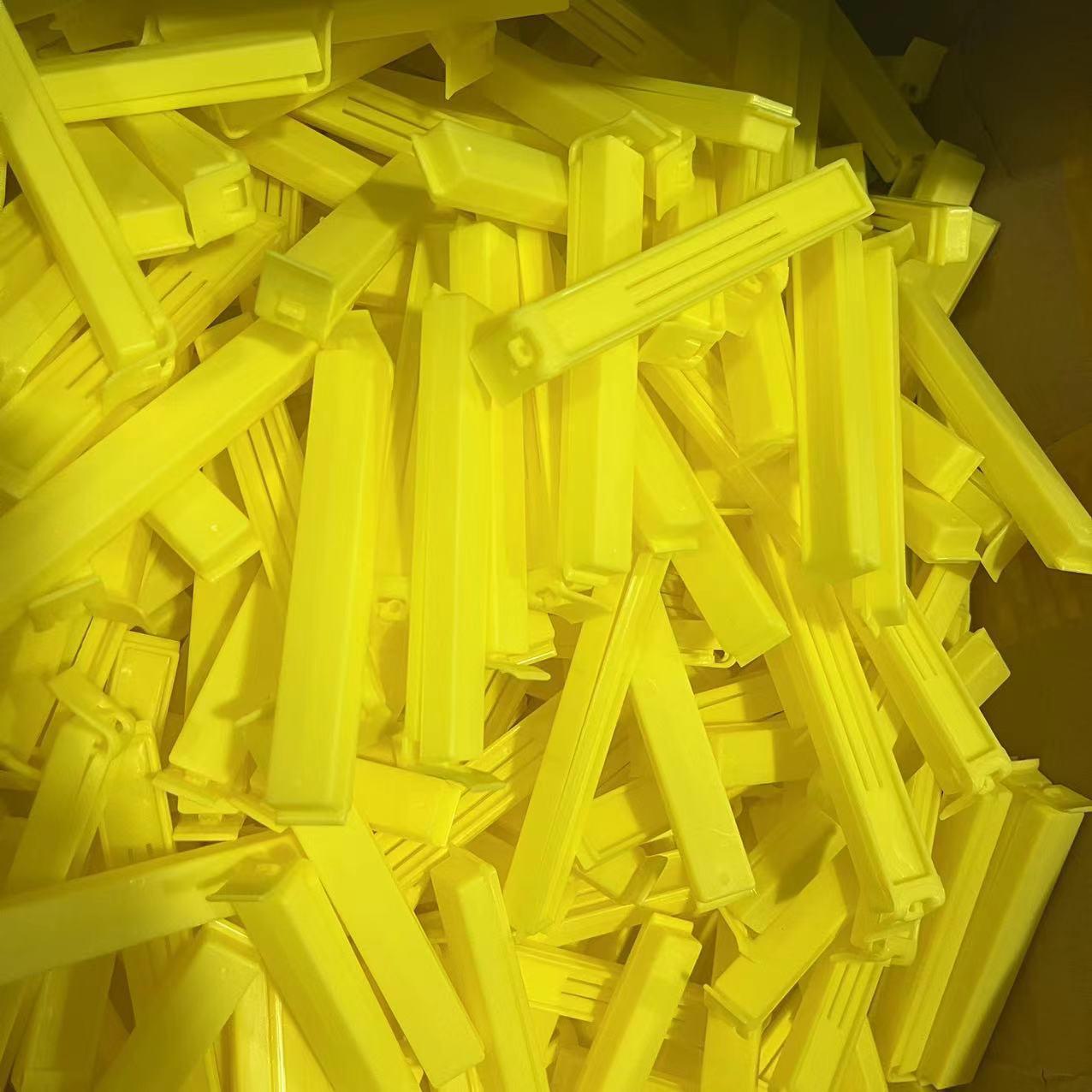 

Пластиковые зажимы для укупорки пакетов с едой и закусками жёлтый