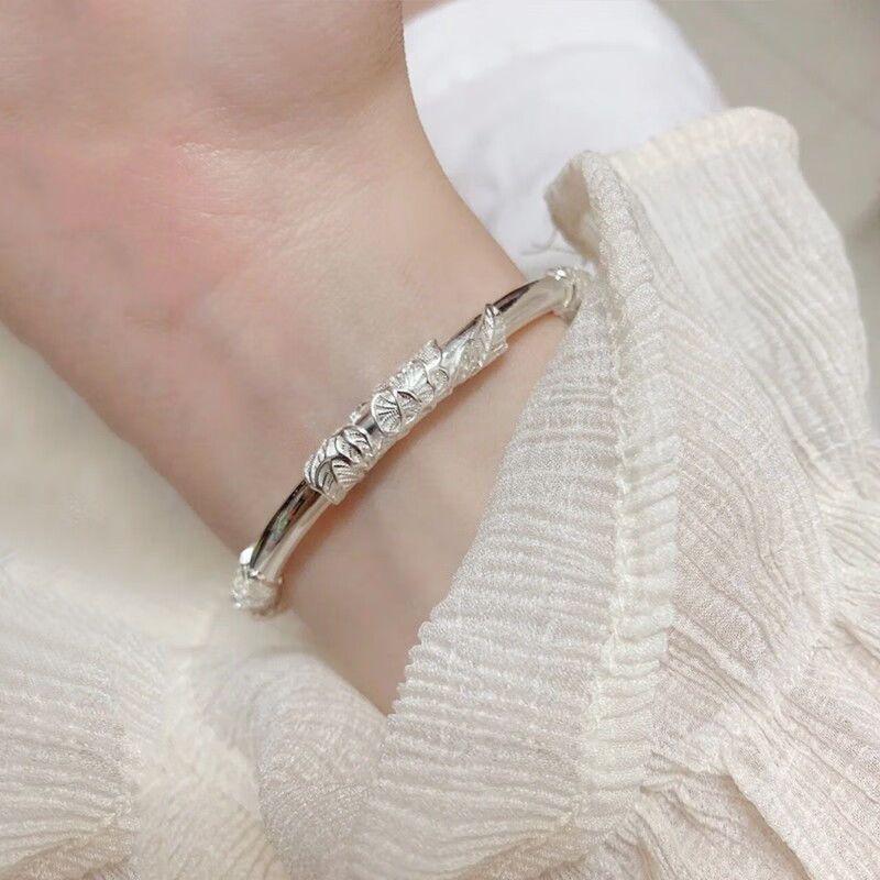 Versilbertes Armreif mit floraler Textur für Damen - Junger Stil & Temperament