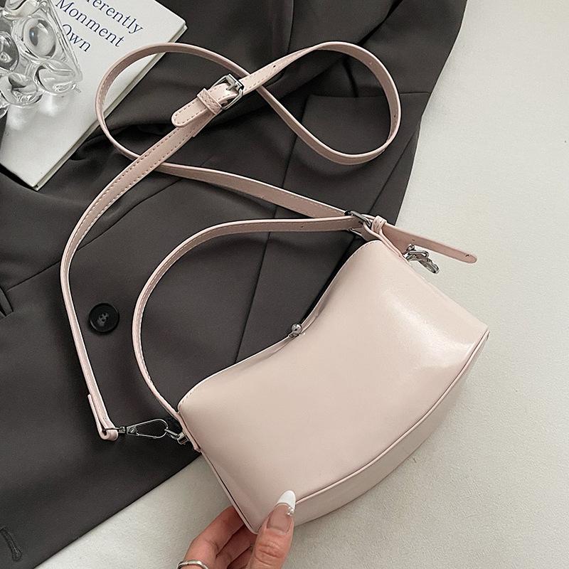 This Year's Super Fire, Simple and Fashionable Korean Handbag, Women's High-end Oil Wax Leather Fashion Versatile Commuter Messenger Bag