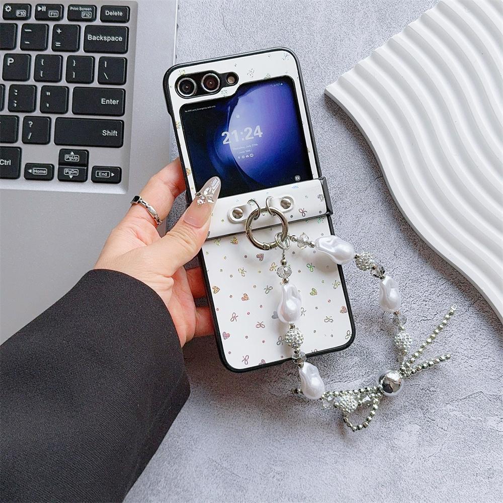 

Милый чехол для телефона Love Bowknot с ремешком на запястье для Samsung Galaxy Z Flip 6 5 4 3 Жесткий пластиковый шарнирный защитный чехол из искусственной кожи Galaxy Z Flip 5