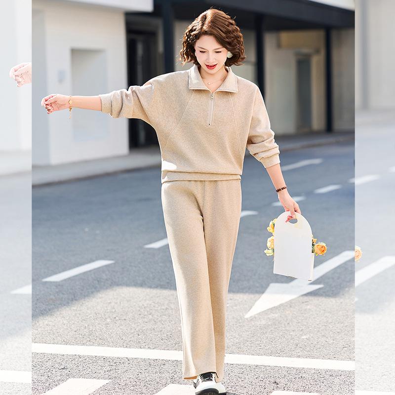 Spring Sportswear Set: Casual Two-Piece for Middle-Aged Women, Trendy Spring/Autumn Top