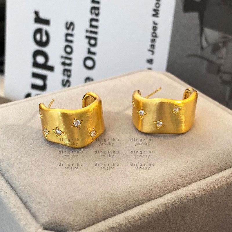 

Asymmetrical Gold Earrings Fashion Retro Affordable Luxury Fancy Design Metal C- Ring Cold Style Graceful Earrings Women Gold