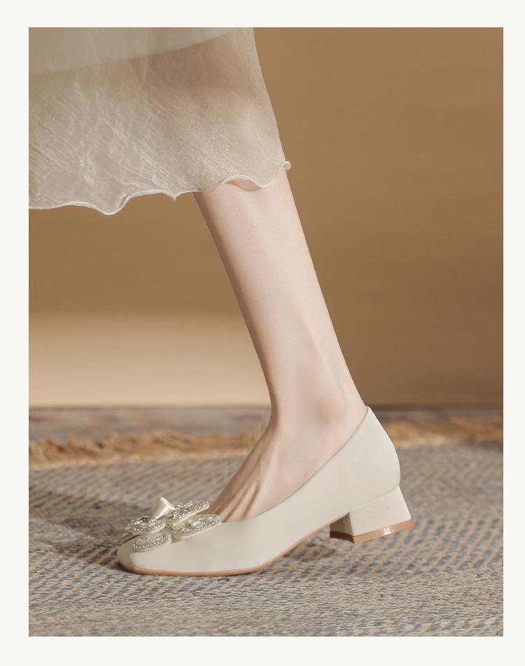 Salto Alto Feminino de Bico Quadrado com Laço de Strass - Estilo Fada, Salto Grosso, Confortável, Sapatos que Combinam com Tudo