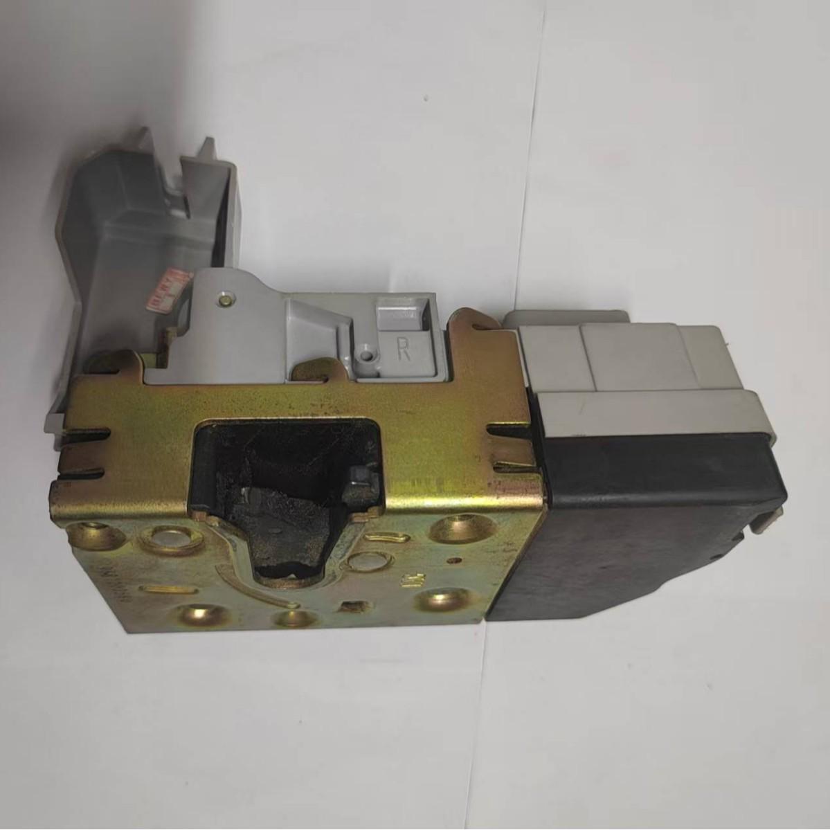 

Compatible Middle Door Lock Block for Peugeot 307, Fengshen S30, 9135, R9. No колір зоряного світла